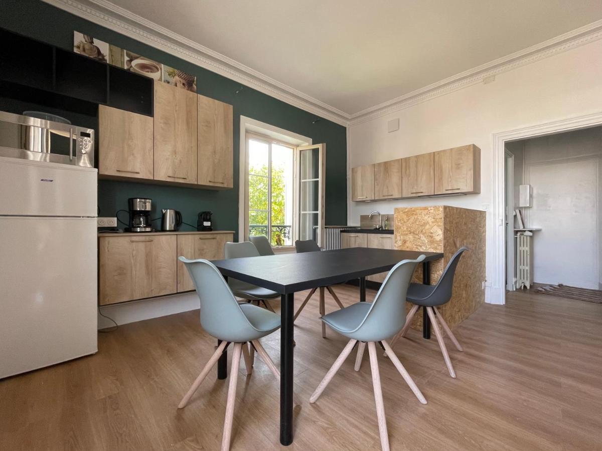 Le Logis De La Place Туар Экстерьер фото