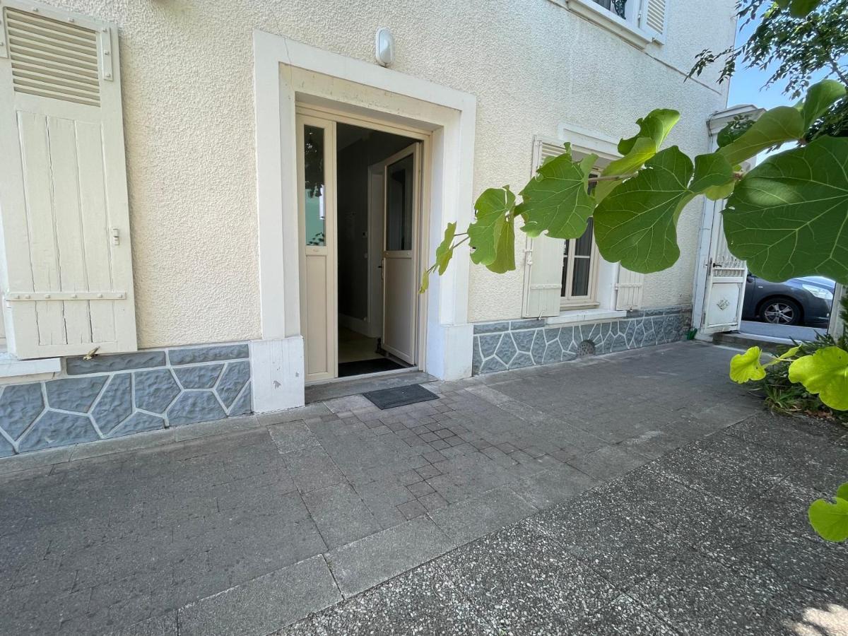 Le Logis De La Place Туар Экстерьер фото